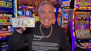 Ilustrasi pengguna menikmati hiburan sports dan casino melalui ponsel di berbagai kota Indonesia
